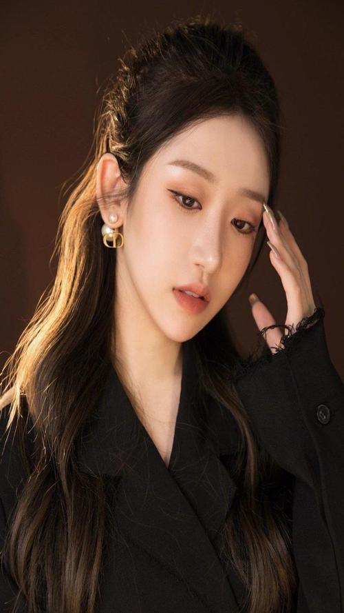 少妇的隐秘渴望：婚后欲望的觉醒与情感挣扎（人妻心理、婚姻危机、情感出轨）