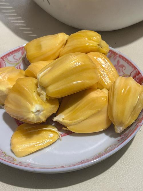 亚洲午夜久久久影院伊人：深夜独享高清影视资源，沉浸式观影体验与经典片单推荐