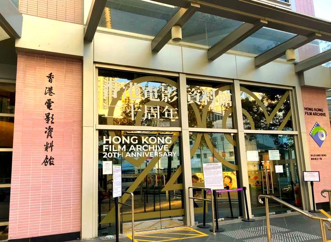处女校花呻吟的相关介绍
