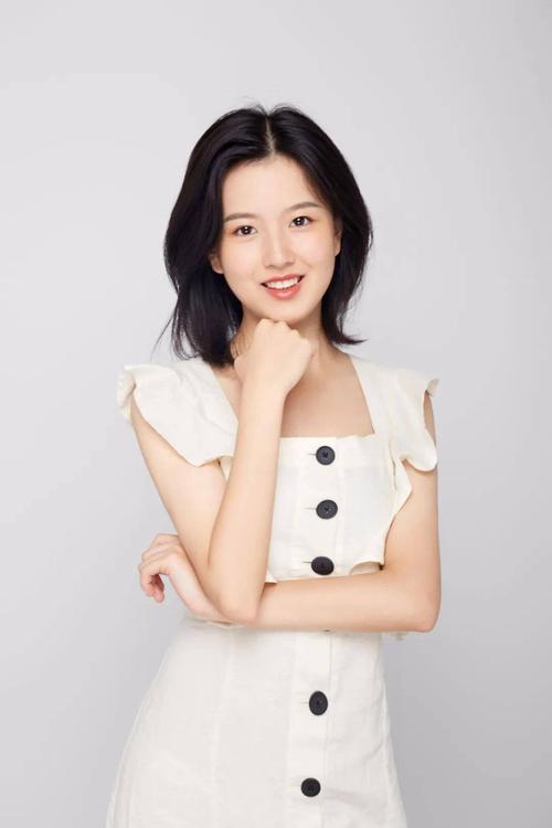 美女巨乳秘书的相关介绍