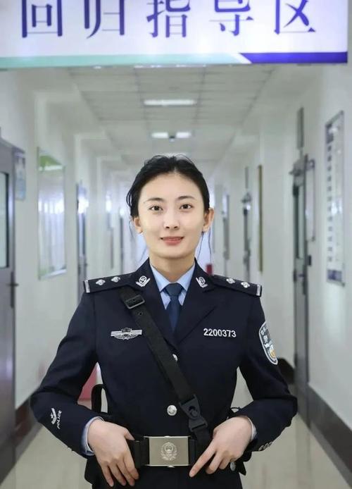 美女被扒开操的相关介绍